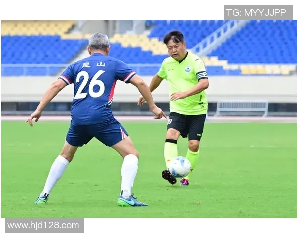 足球明星穿什么裤子时尚搭配解析与潮流趋势分享