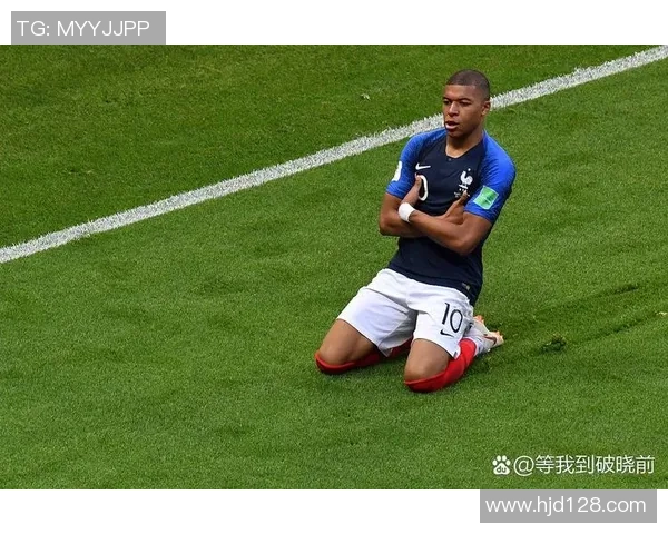 足球明星遭遇意外撞脸事件引发媒体热议与球迷关注